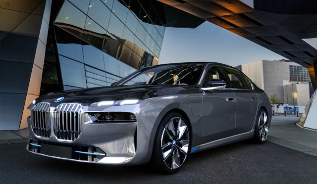 BMW i7