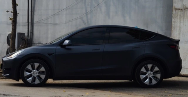 tesla model Y black color